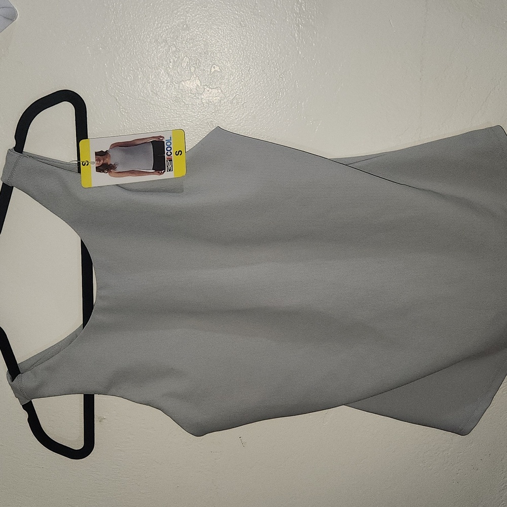 32 degree cool tank with built in sportbra
